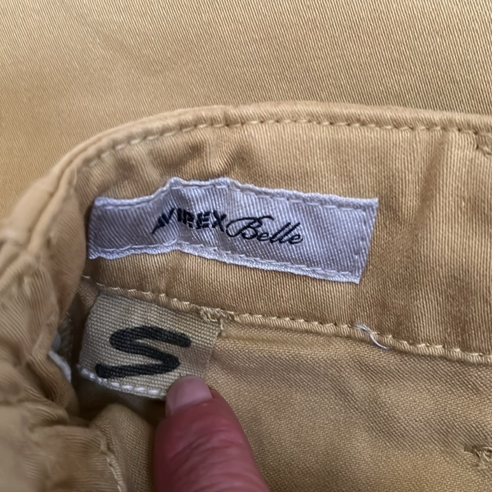 NWT High Waisted Avirex wide leg pants belle small
Cotton blend
Mustard color - Picture 3 of 10
